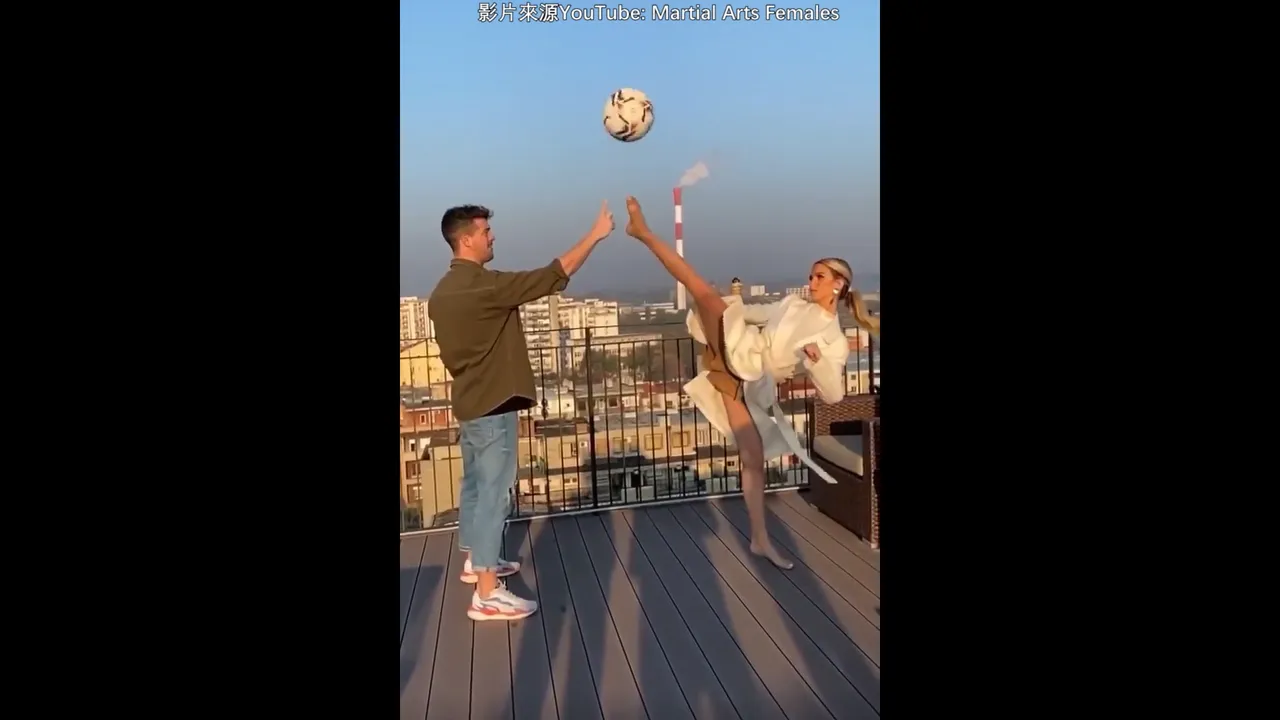 来个完美的一踢。