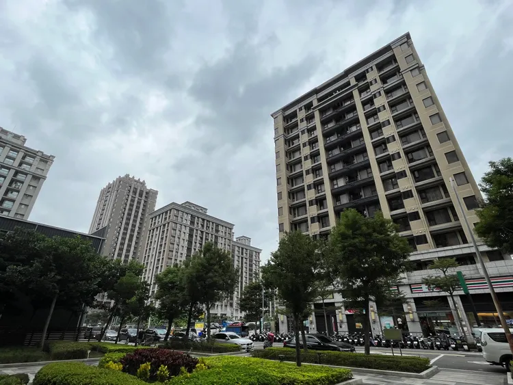 洲子洋新案紛紛攻上4字頭。楊明峰攝