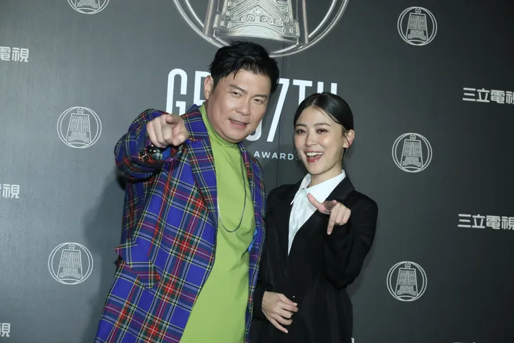 曾國城（左）和卓文萱。鄭孟晃攝