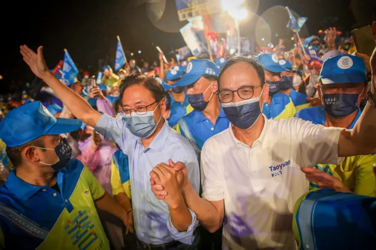 張善政遭批立場親中，他強調自己一向是捍衛中華民國，保護臺灣。張善政競辦提供