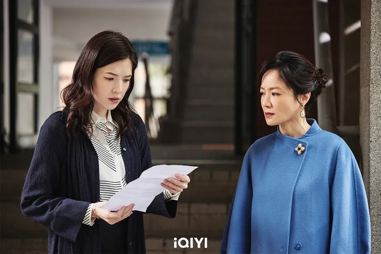 許瑋甯（左）劇中和尹馨針鋒相對。愛奇藝國際站提供