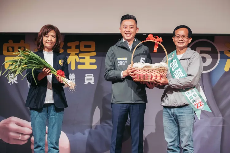 沈慧虹今天（30日）出席議員候選人曾資程及沈慧虹聯合競選總部成立大會，林智堅也出席力挺。沈慧虹競辦提供