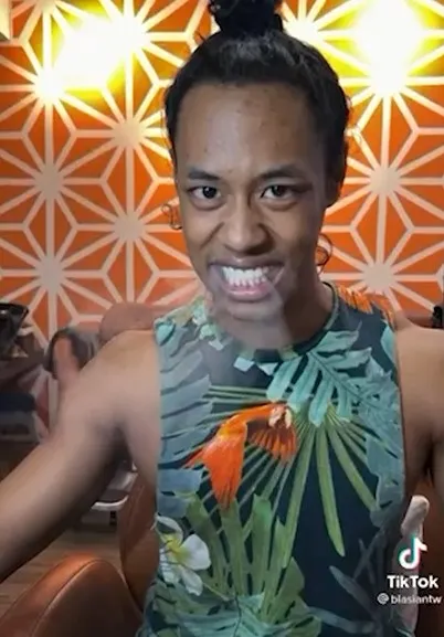 網紅模仿讓美甲師笑翻。