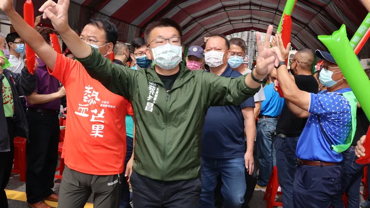 蔡其昌進場時受到支持者熱烈歡迎。鮮明攝