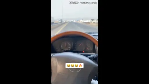 這也太刺激了吧！　狂飆到連排檔桿飛都走了　接下來要怎麼開？