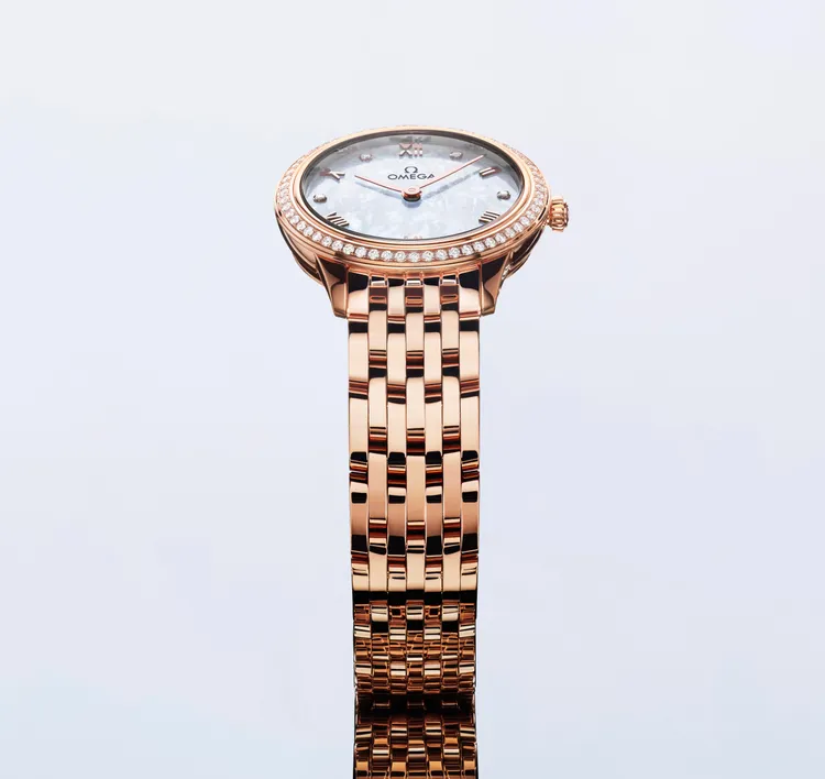 碟飛典雅系列28mm 18K Sedna金石英鑽錶，26萬5000元。品牌提供