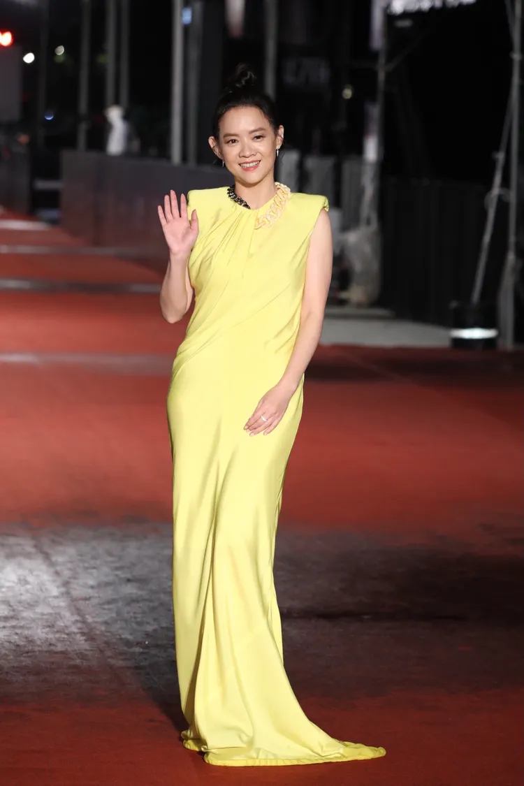 曾寶儀身上的Stella Mccartney禮服相當亮眼。娛樂中心攝