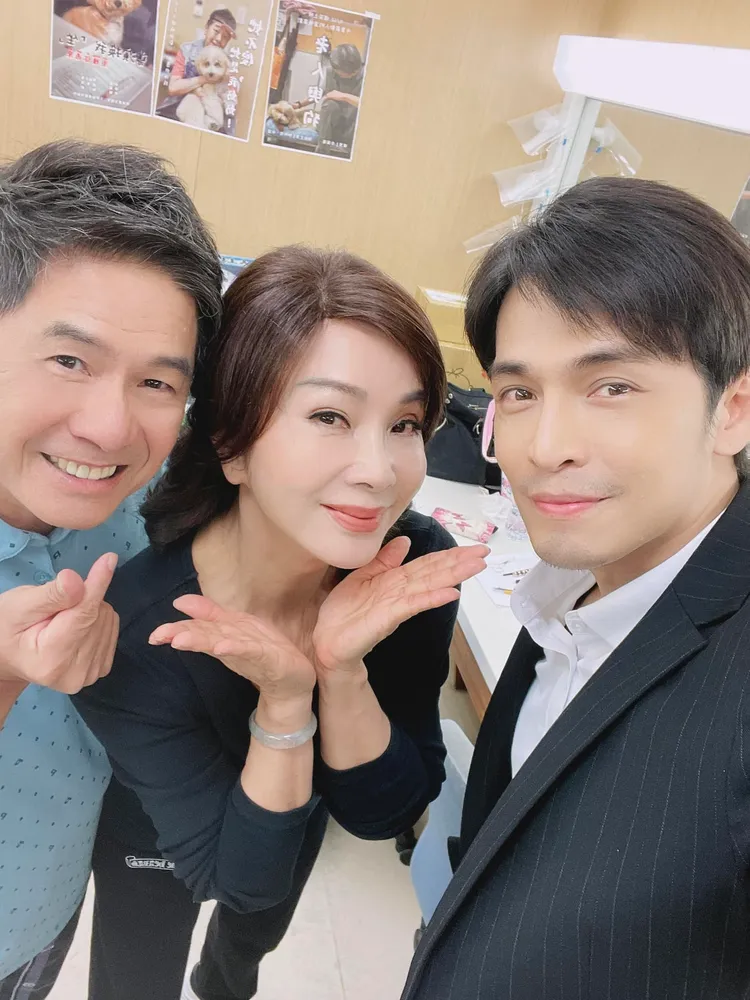 Gino（右起）上月才發文表示不捨《黃金歲月》殺青，要和陳美鳳、洪都拉斯分開。翻攝Gino臉書
