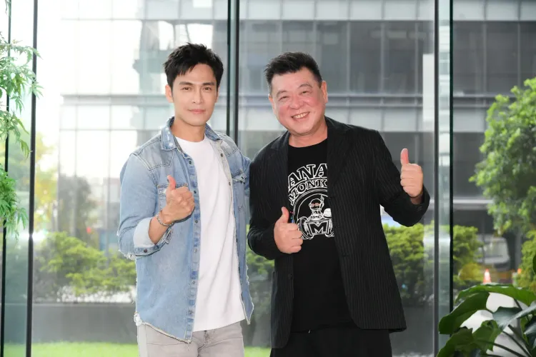 Gino（左）把孫德榮當再生父親。三立提供
