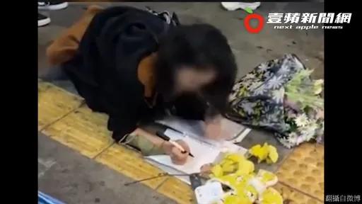 女子返梨泰院嚎哭「男友不在了」　跪地泣寫思念！聞者鼻酸：再也不會來這