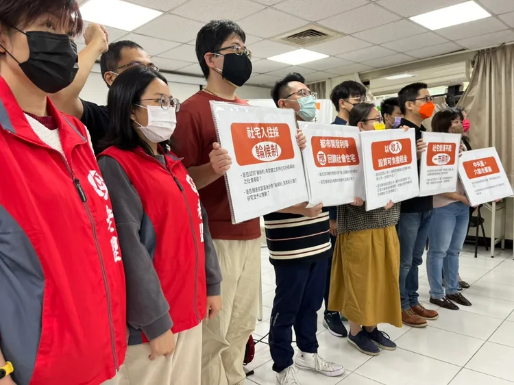 住盟呼籲民眾持續監督，讓市長候選落實社宅政策。楊明峰攝