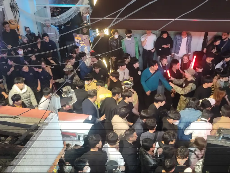 現場擁擠模樣。翻攝推特