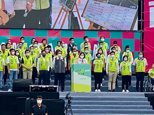 競總成立|逾5萬人挺黃偉哲超激昂 蔡英文讚政績:再拼第一好不好