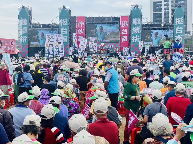 競總估計主會場湧入3萬人。王志弘攝