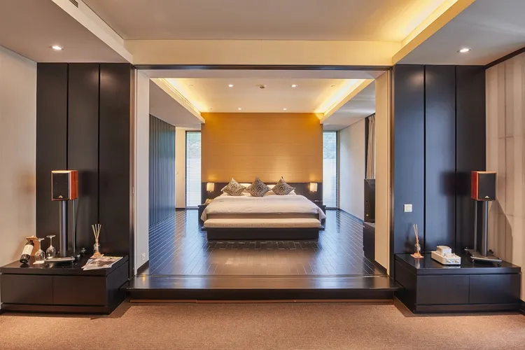 35坪大的洋式風格套房，以往是各國總理及頂級貴賓指定入住的房型。礁溪老爺