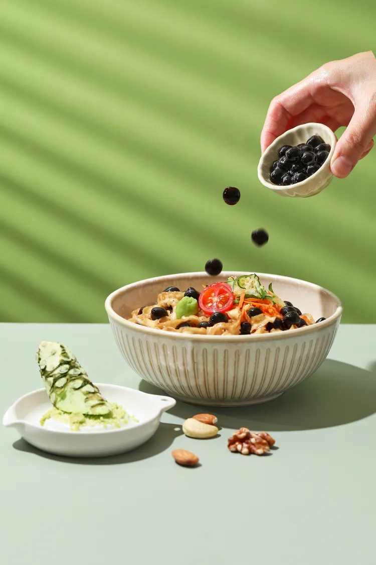 參加老媽拌麵IG濾鏡「吃啵挑戰」，自付運費即可免費試吃新品一盒。業者提供