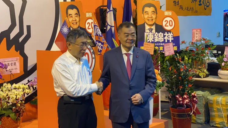 陳錦祥(右)澄清自己絕對不是黑道。張曜麟攝