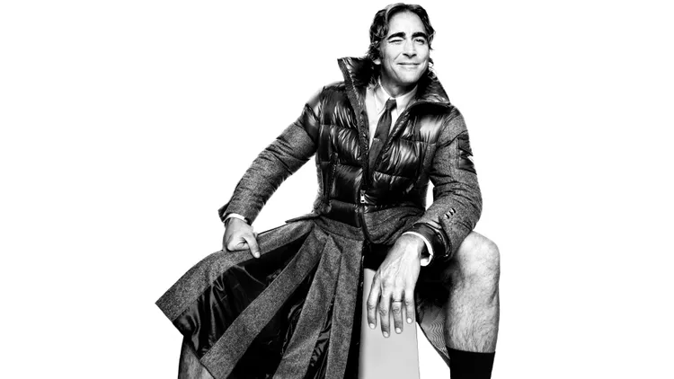 電影《哈比人》中飾演「精靈王」的好萊塢男星Lee Pace，負責演繹Thom Browne與MONCLER Maya 70的聯名羽絨衣。品牌提供