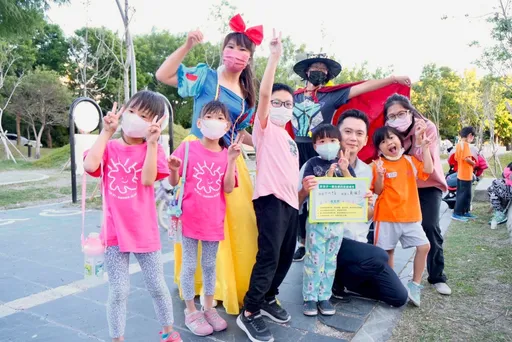 舉辦「無障EYE」親子活動 鄭朝方提育兒政見「許孩子一個永續遊戲城市」