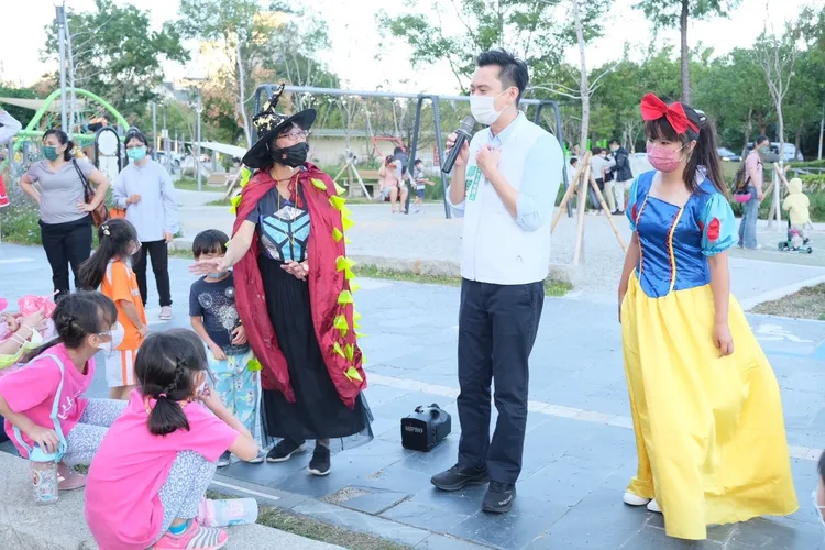 鄭朝方說，年輕的市長最懂年輕爸媽的心情，他最早提出的政見就是要打造兒童友善特色公園。鄭朝方競辦提供