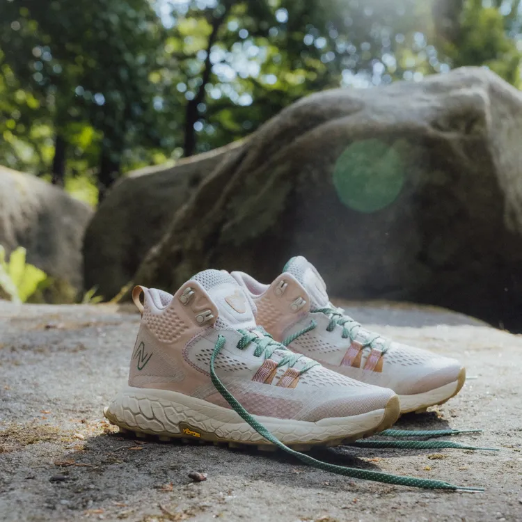 Fresh Foam X Hierro Mid女款中筒鞋，4680元。品牌提供