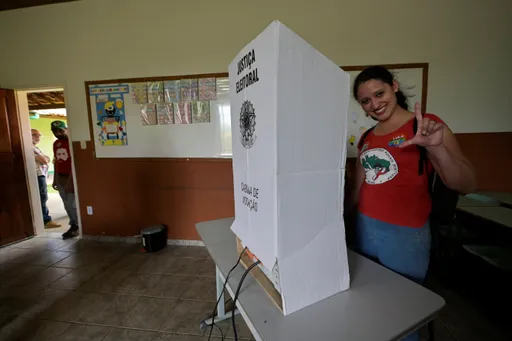 巴西總統大選決選開始投票 勝負最後一刻才能見分曉