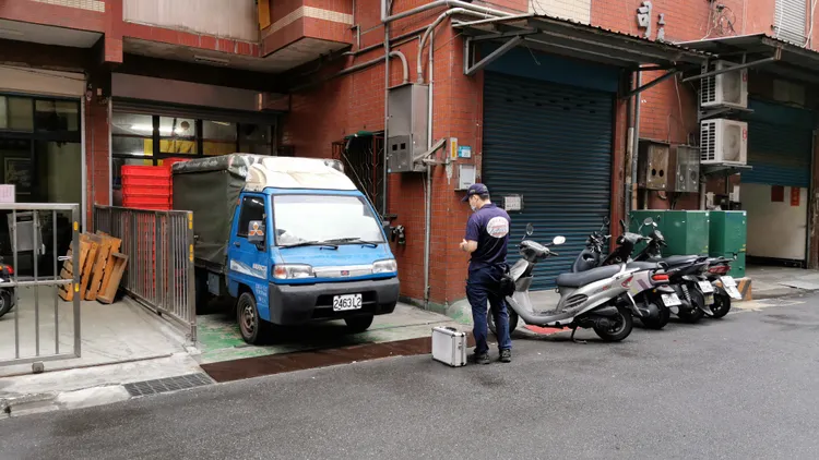 鑑識人員到場採證。陸運鋒攝