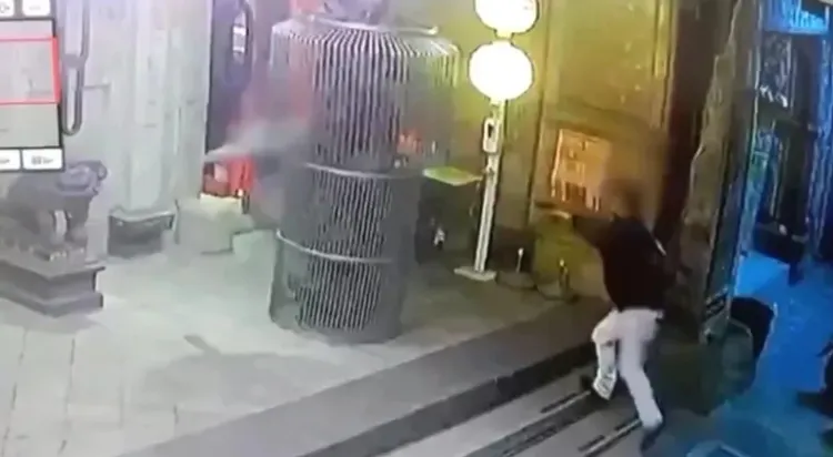 兇嫌對青山宮副主委連開3槍，震驚社會。翻攝畫面