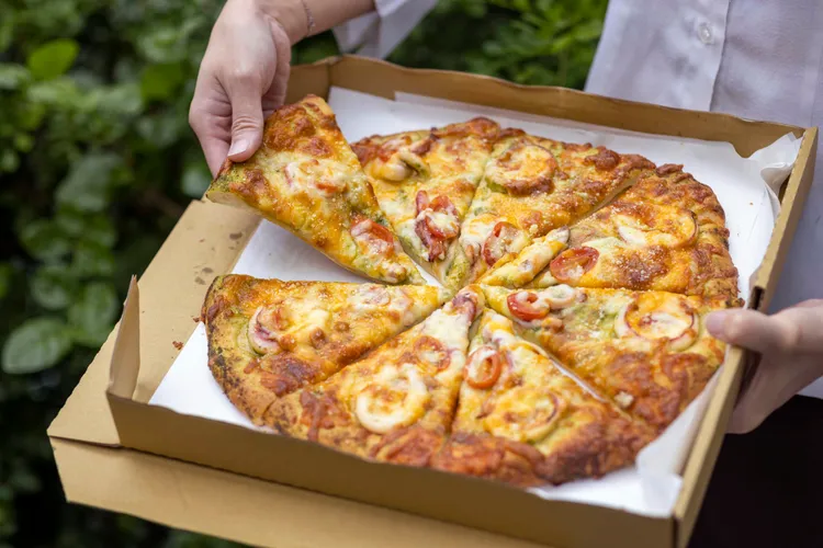 超夯PIZZA每日限量出爐。普諾麵包提供