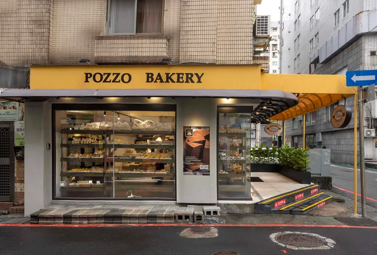 遷移新址的「普諾麵包坊‧忠孝店」享地利之便，自捷運忠孝敦化站4號口出站後，轉入巷內即可到達。普諾麵包提供