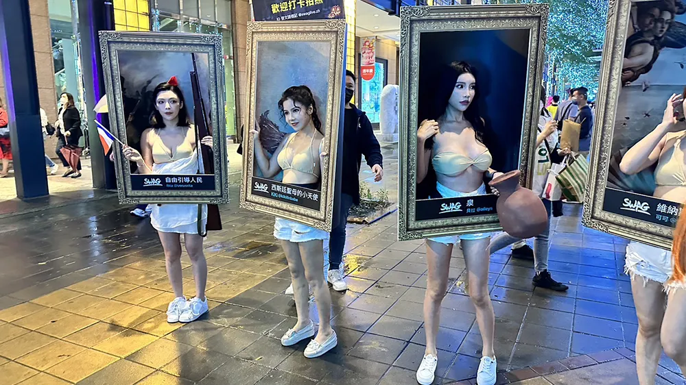 女優們以名畫打扮參加萬聖節活動。讀者提供