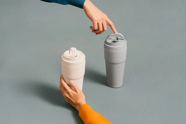 渾圓杯手提設計不管是血拚、通勤、運動，都能提了就出發。業者提供