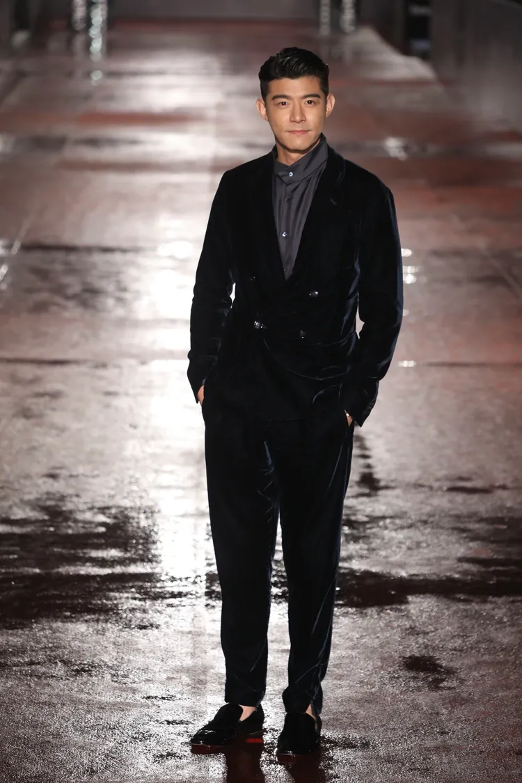 王柏傑玉樹臨風。攝影中心攝