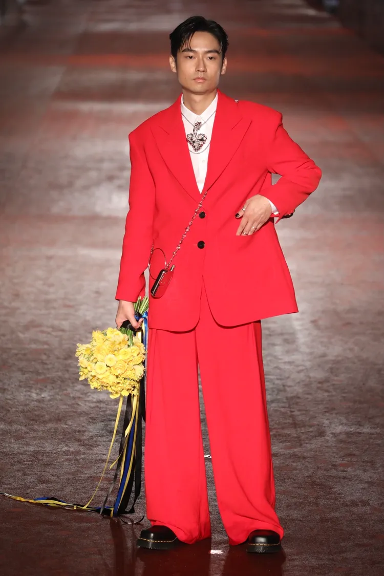 大鶴一身紅。攝影中心攝