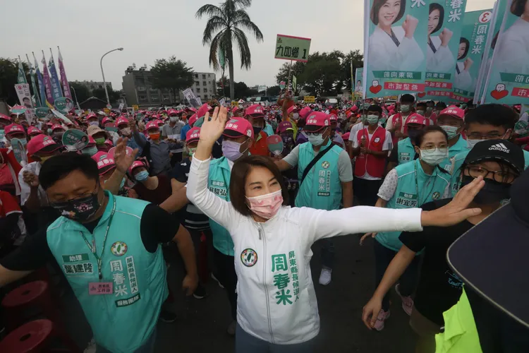 周春米進場，受到熱烈歡迎。羅琦文攝