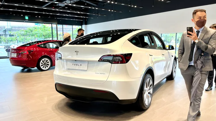 特斯拉Model Y以小型SUV格局，獲得更多實用型買家青睞。陳志淵攝