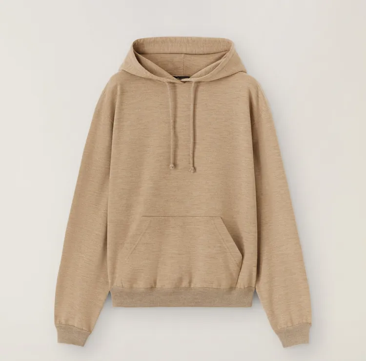 連帽抽繩針織上衣，9萬7300元。品牌提供