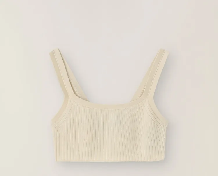 羅紋針織短版背心，2萬2100元。品牌提供