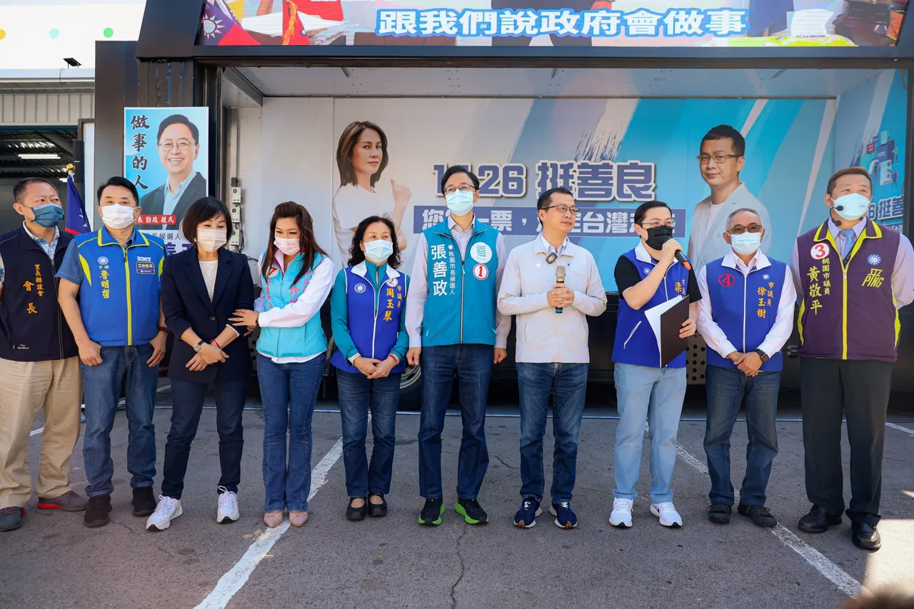 張善政南區競選總部今天聚集來自13區各地的市議員戰將及立委呂玉玲等人相挺。張善政競辦提供