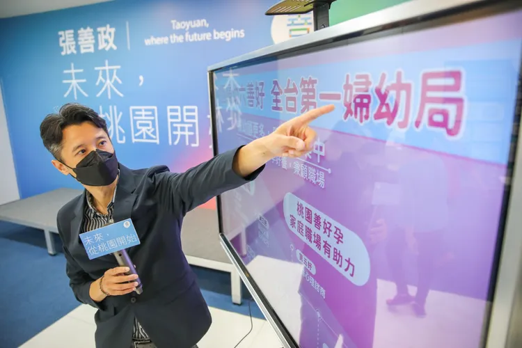 張善政競辦發言人曾俊豪以高端疫苗臨床實驗由陸資公司接手，籲綠營說明白。張善政競辦提供