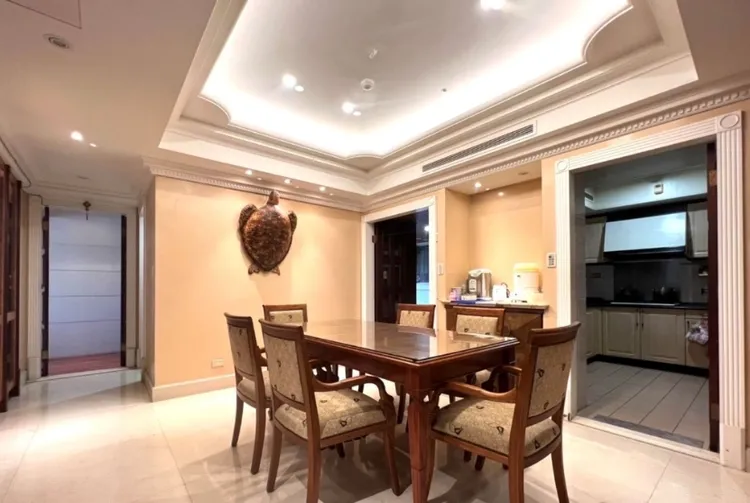 「師大禮居」大約100.51坪的4樓戶，開價8950萬元，換算每坪大約89萬元。翻攝售屋平台