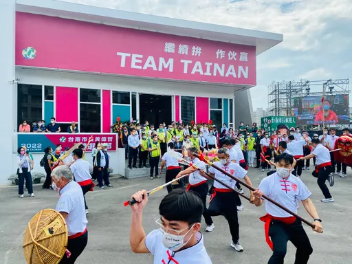 黃偉哲拿接待中心當競總　民眾黨批居住正義淪空談