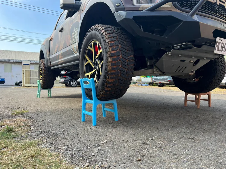 撐起美式皮卡的小椅子是PP材質。孫英哲攝