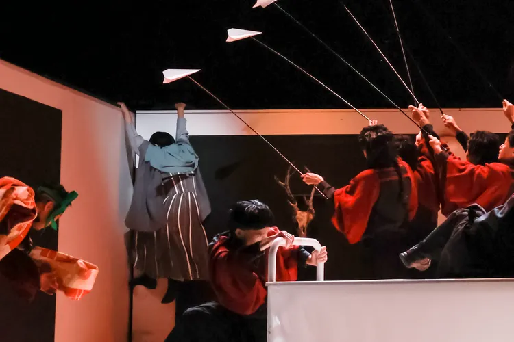 松隆子一轉身就爬上牆壁。趙世平攝