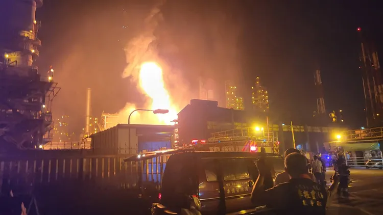 中油大林煉昨晚油廠發生爆炸火警。里長洪富賢提供