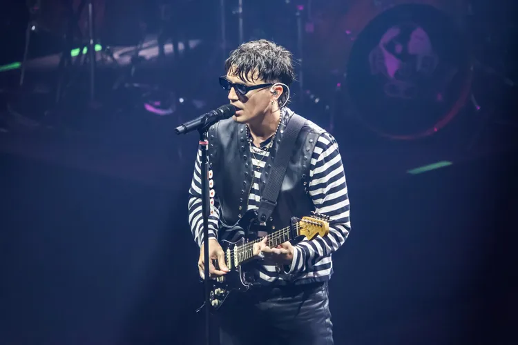 保羅上場時戴著墨鏡彈吉他，看起來超有型。趙世平攝