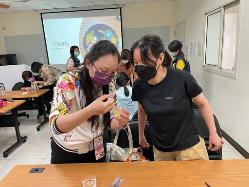 「天然ㄟ尚好！」移民署與新住民攜手創作藝術　打造個人專屬3D果凍花