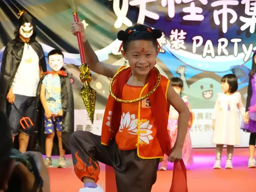 花蓮妖怪市集親子變裝！不給糖就搗蛋　哪吒走秀笑翻全場