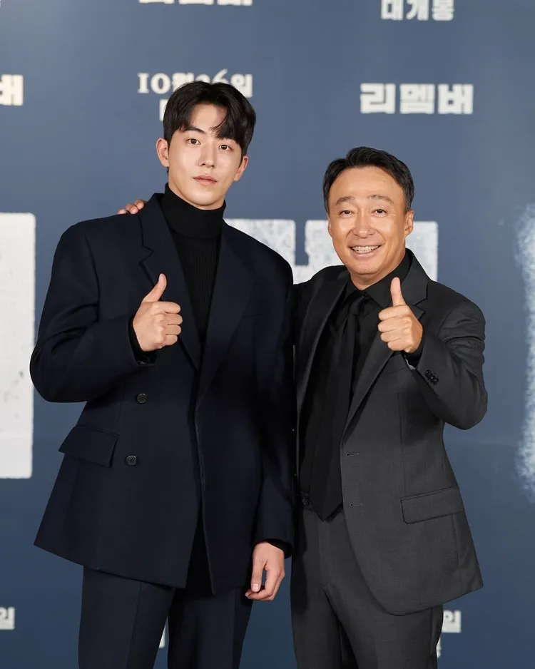 李星民（右）、南柱赫雖然相差25歲，戲裡默契十足。翻攝acemaker IG