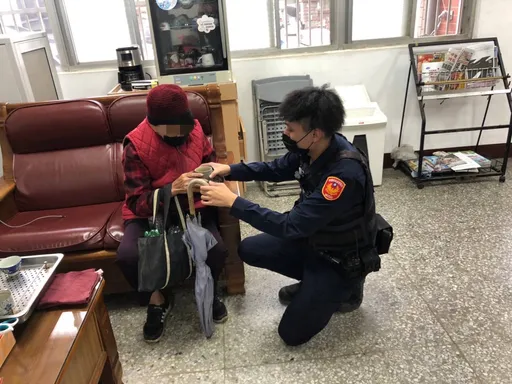 桃園婦寒風細雨迷途　警查詢百筆資料助返家